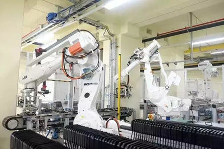 直線導(dǎo)軌用于太陽能電池組件層壓封裝自動(dòng)化生產(chǎn)線